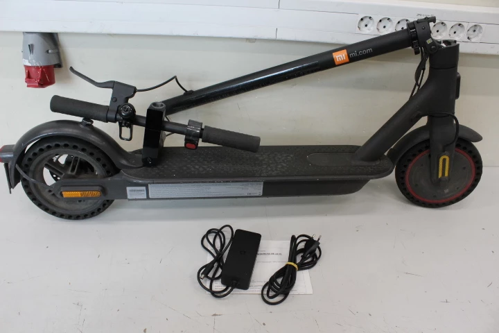 Izpārdošana. Xiaomi Mi Electric Scooter Pro