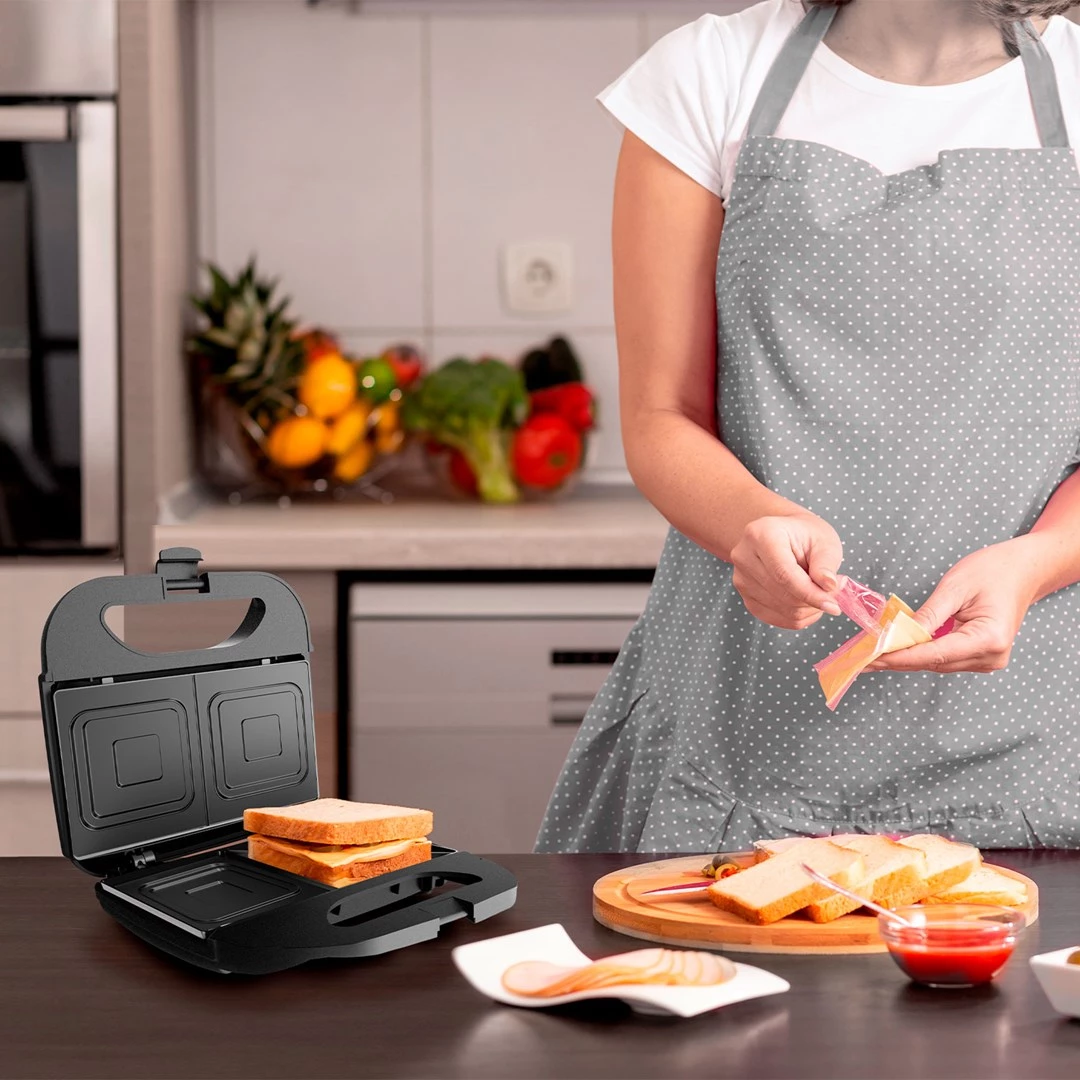 Sviestmaižu tosteris Black & Decker BXSA753E
