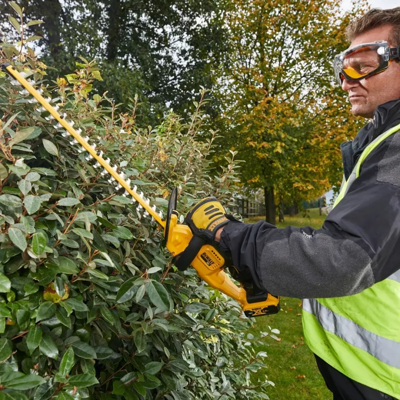 Bezvadu dzīvžoga trimmeris DeWALT DCM563P1-QW