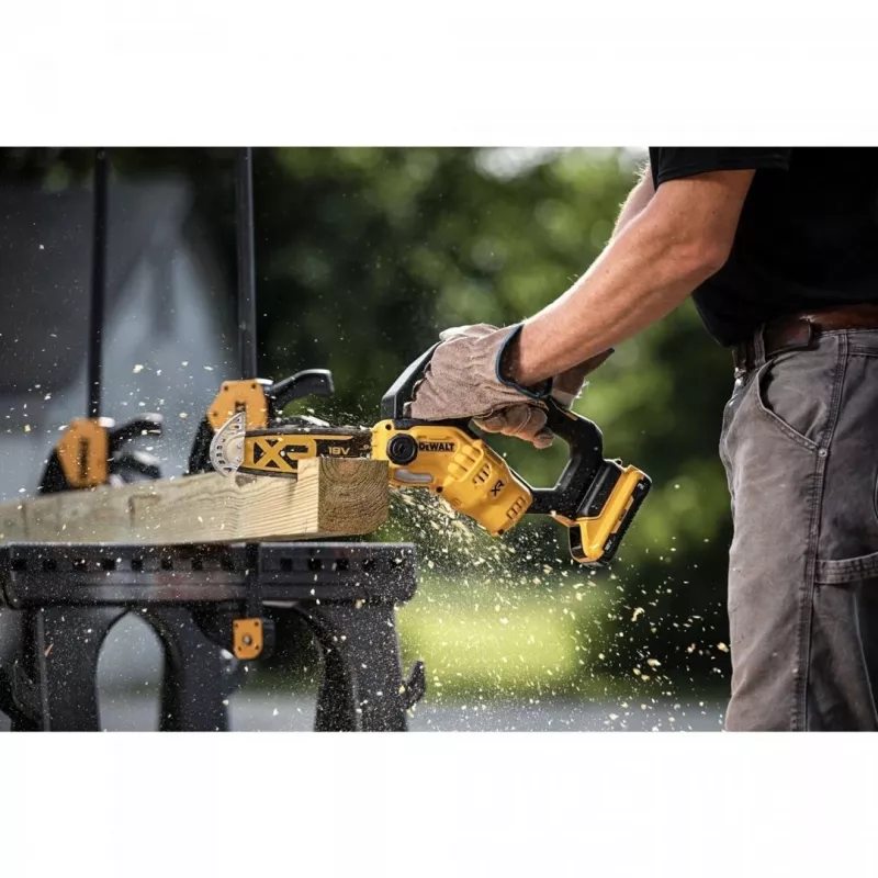 Dzīvžoga šķēres DeWALT DCMPS520N-XJ, 20 cm zāģa riepa, 8.5 m/s ķēdes ātrums, 18 V Li‑Ion, 0.55 L eļļas tvertne, 2.1 kg