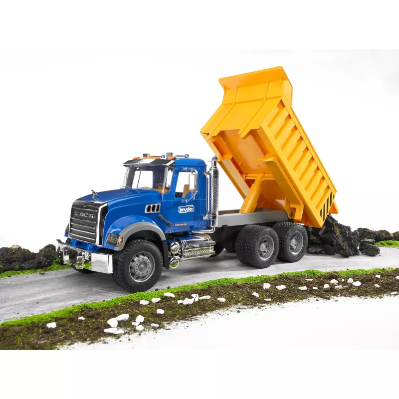 BRUDER MACK Granite pašizgāzējs 02815