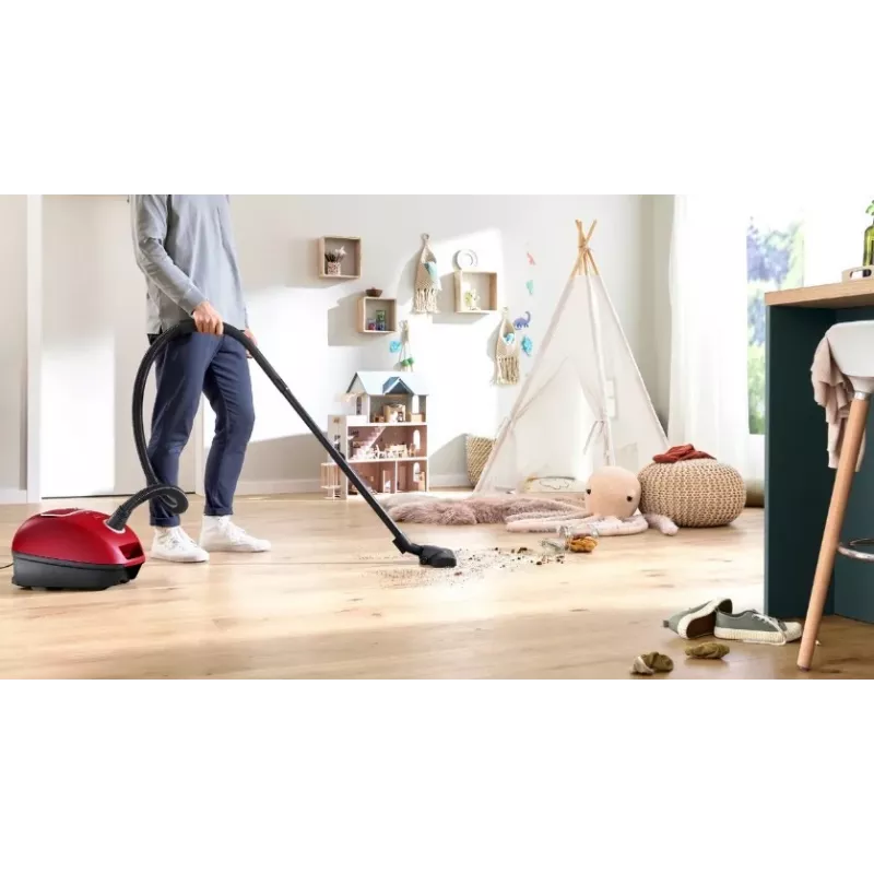 Putekļsūcējs Bosch BGB 41RD3H — 600 W, 4 L putekļu maiss, HEPA filtrs, 11 m darbības rādiuss, teleskopiskā caurule, sarkans