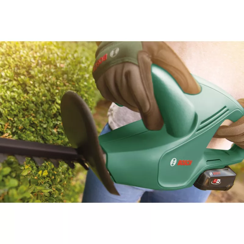 Elektriskie dzīvžogu šķēres Bosch EasyHedgeCut 18-45 — 45 cm dubultā asmens, 18V akumulators, 2.3 kg