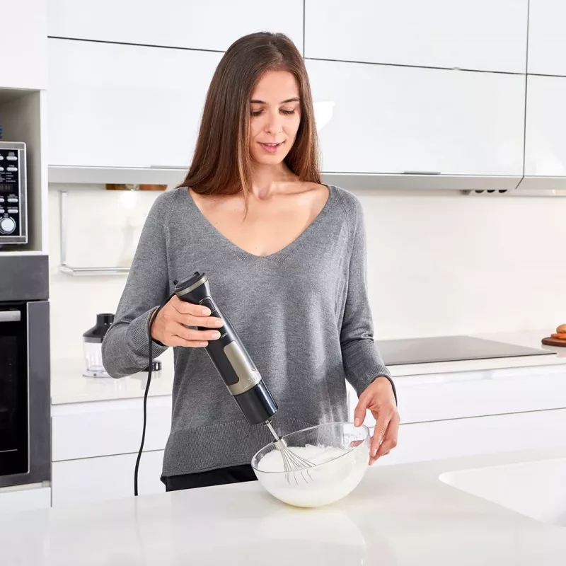 Rokas blenderis Black & Decker BXHBA1500E — 1500 W, nerūsējošā tērauda kāts, 20 ātrumi, kapājamais trauks, putotājs, pulsācija