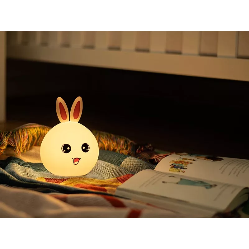 Tracer Bunny balta nakts lampiņa