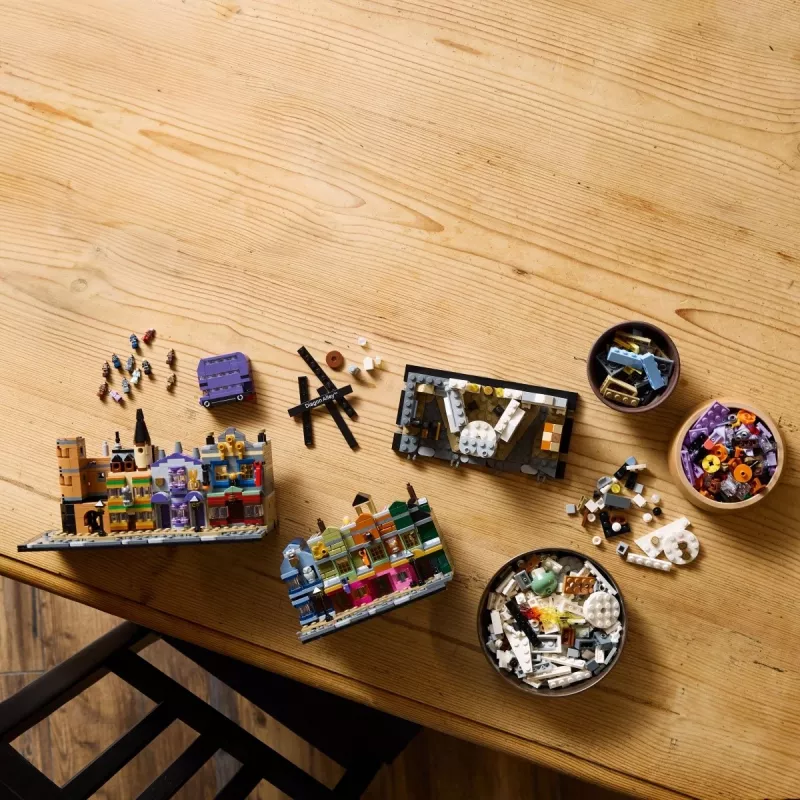 LEGO HARRY POTTER 76444 Cūkkārpas Ciemata Burvju Veikali
