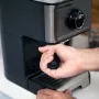 Espresso automāts Black & Decker BXCO1200E — 1200 W, 15 bāri, 1.2 L ūdens tvertne, 2 krūzes, iebūvēts piena putotājs, sudrabs