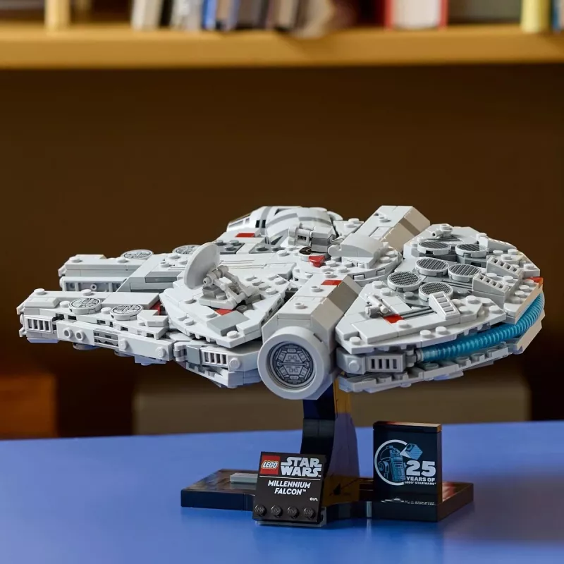 LEGO Star Wars 75375 Millennium Falcon konstruktors, 921 detaļa, 18+, 190×240×130 mm