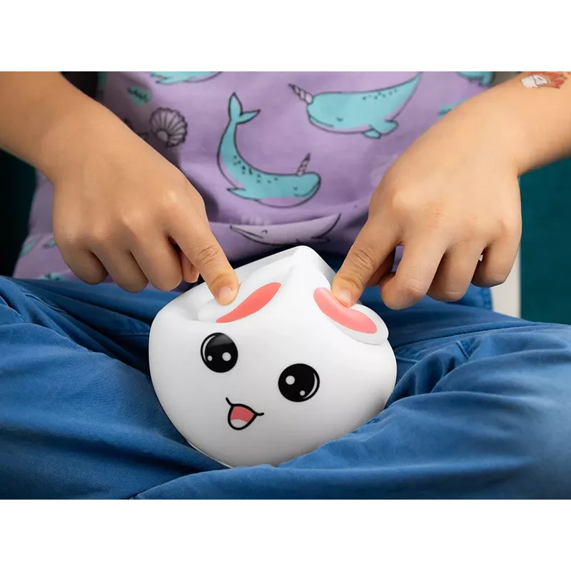 Tracer Bunny balta nakts lampiņa
