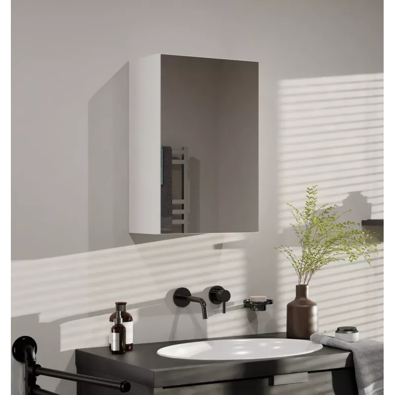 Vannas istabas sienas skapis POLA 1DL BIEL — 400×220×600 mm, 3 plaukti, balts