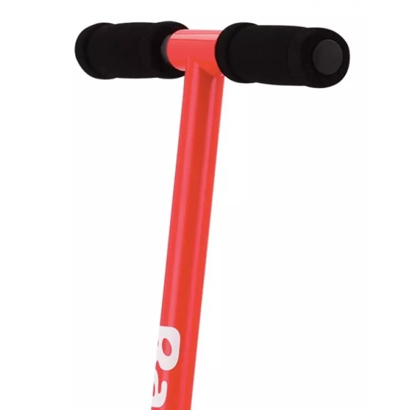 Bērnu skrejritenis Razor S Spark Sport — tērauda rāmis, salokāms, 2 riteņi, kājas bremze, vecumam 8+, max slodze 100 kg, melns/sarkans