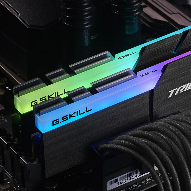 G.SKILL Trident Z RGB DDR4 16GB (2x8GB) 3200 MHz atmiņas komplekts, 288-pin DIMM, 1.35V, alumīnija radiators, RGB, optimizēts AMD Ryzen