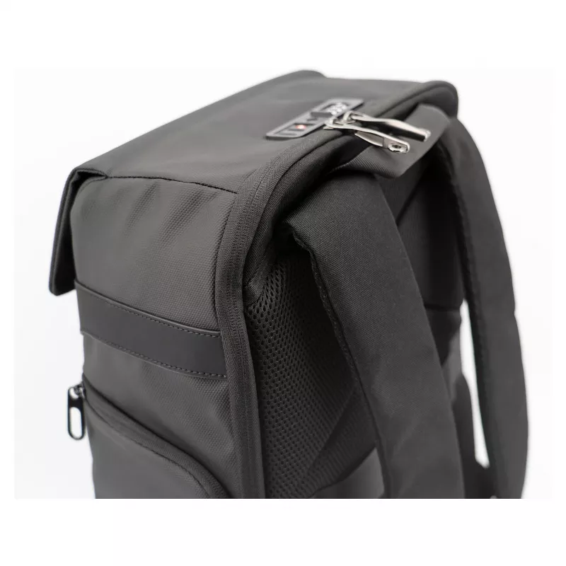 RealPower TravelBag Pro ar TSA magnētisko slēdzeni un 900D pretslīdes materiālu