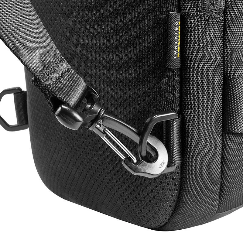 Crossbody soma Tomtoc Navigator-T24 S — melna, kompakta ikdienas nēsāšana