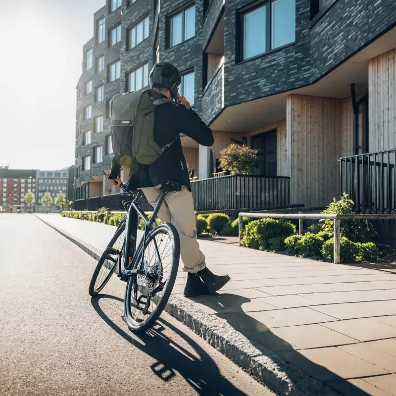 Thule 5232 Paramount Bike Commute Mugursoma 20L Melna
