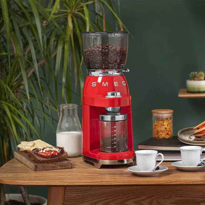 Smeg 50's Style kafijas dzirnaviņas CGF11RDEU sarkana