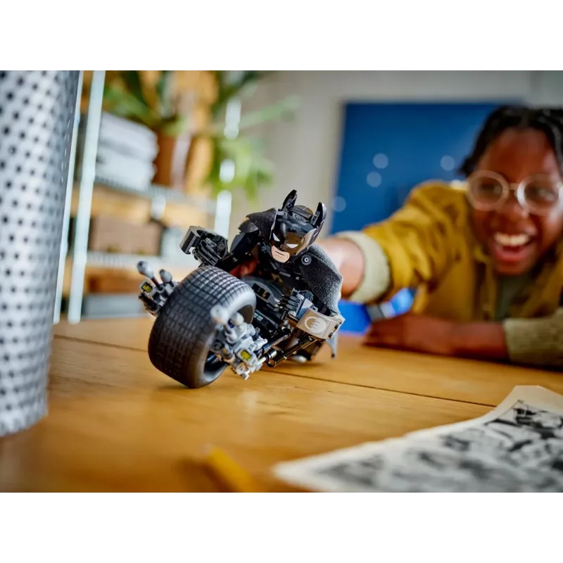 LEGO® DC Batman™: Betmena konstruējama figūra un motocikls 76273