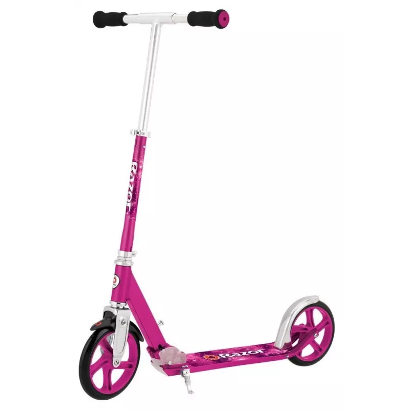 Scooteris Razor A5 Lux — salokāms alumīnija, 20 cm poliuretāna riteņi, regulējams stūres statnis, max slodze 100 kg, rozā