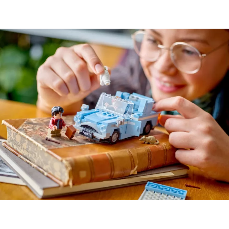 LEGO Harijs Poters Lidojošais Ford Anglia Auto Rotaļlieta Bērniem No 7 Gadiem Ar Ronu Vīzliju un Hedvigu