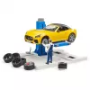 BRUDER Autoservisa centrs bworld 62112 ar Roadster rotaļu komplektu, papildu figūrām un darbnīcas elementiem