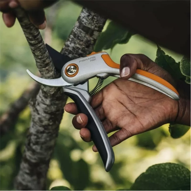 Fiskars 1057168 Plus Metāla dārza šķēres Bypass (1057168)