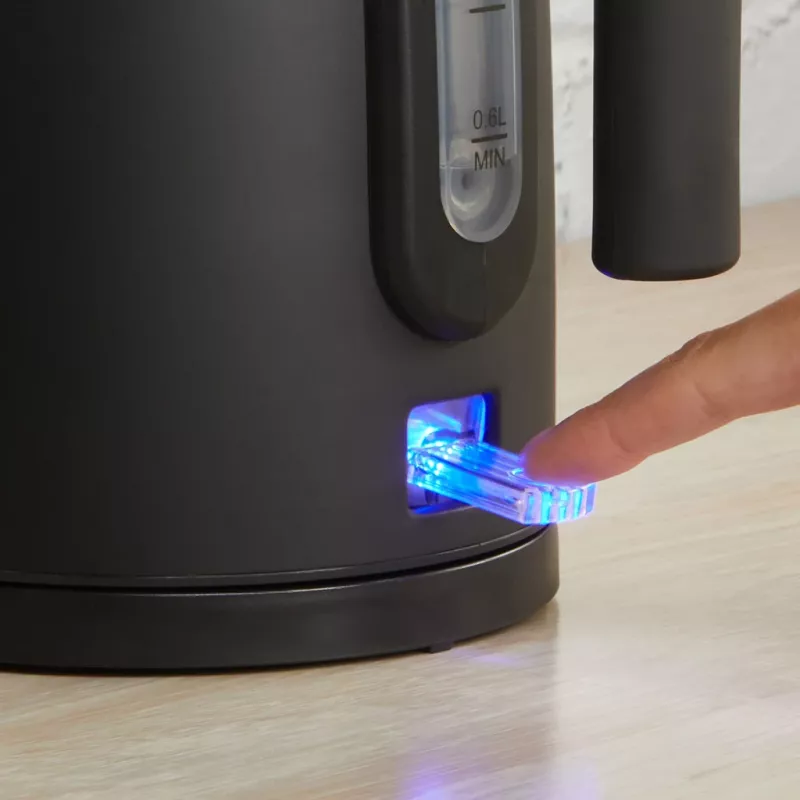 Elektriskā tējkanna Petra 1.7L 3KW matēti melna