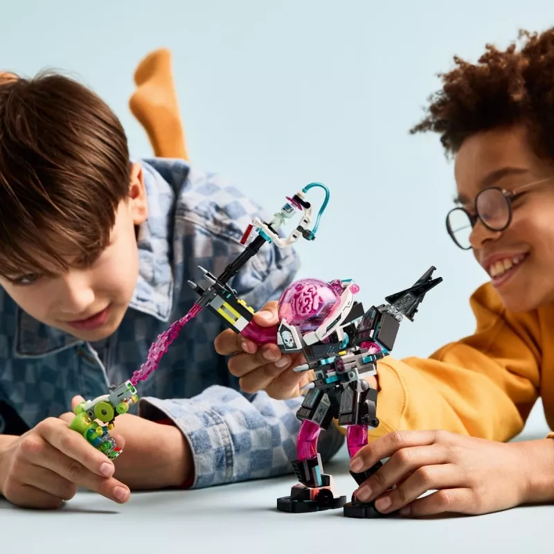 Konstruktors LEGO 71495 Mateo pret Kiberprāta mehu — rotaļu komplekts ar minifigūrām un uzbūvējamu mehu