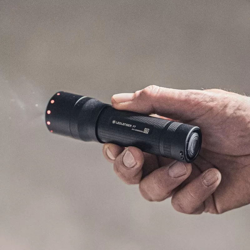 Ledlenser P7 Melnais Rokas lukturītis LED