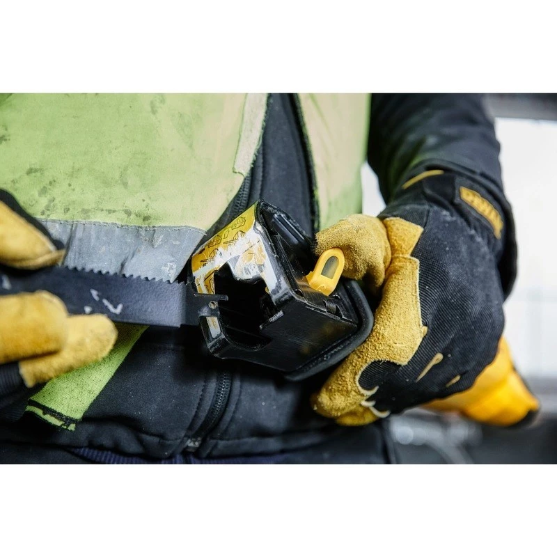 DeWALT DWE305PK-QS zobenzāģis, 1100 W, gājiens 29 mm, maks. 2800 gājieni/min, zāģēšanas dziļums koksnē 280 mm, 3,5 kg, melns/dzeltens