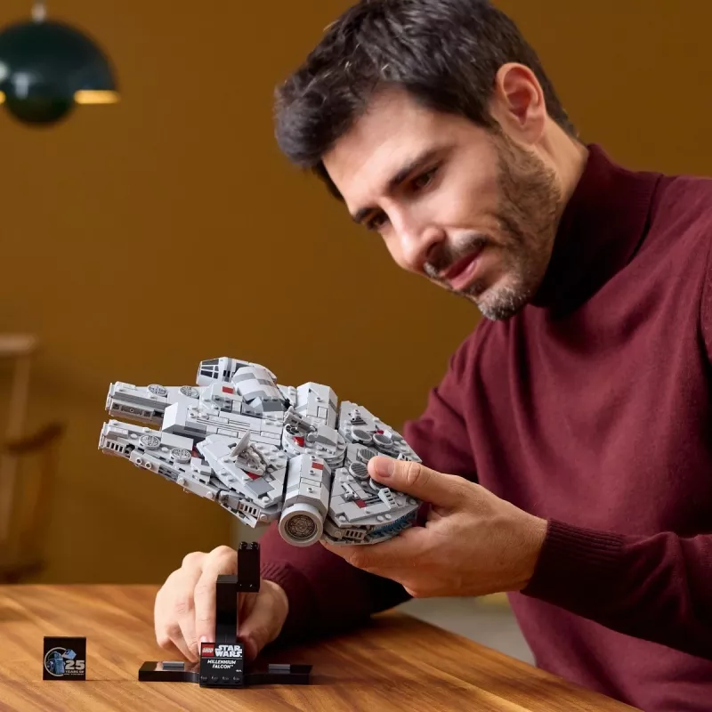 LEGO Star Wars 75375 Millennium Falcon konstruktors, 921 detaļa, 18+, 190×240×130 mm