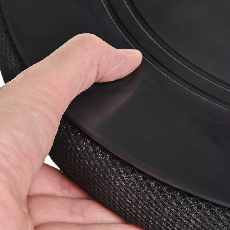 Ortopēdiskais rotējošais spilvens ActionMed PO600AM — apaļš sēdekļa spilvens, 360° rotācija, 1,5 kg, melns