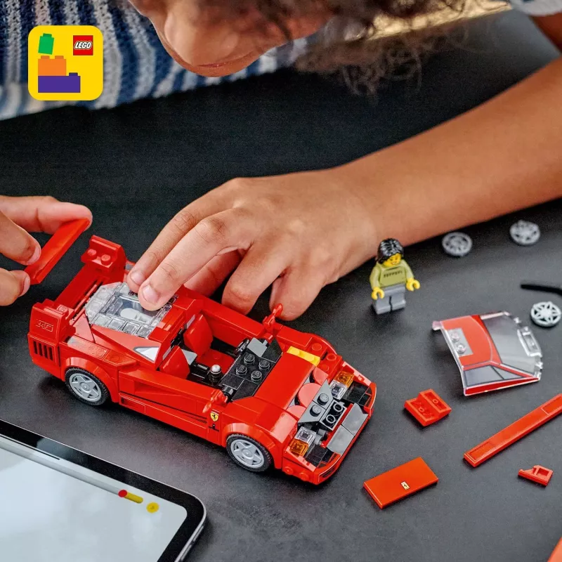 LEGO Speed Champions Ferrari F40 Supercar būvējams auto modelis bērniem no 9 gadiem ar šofera minifigūru