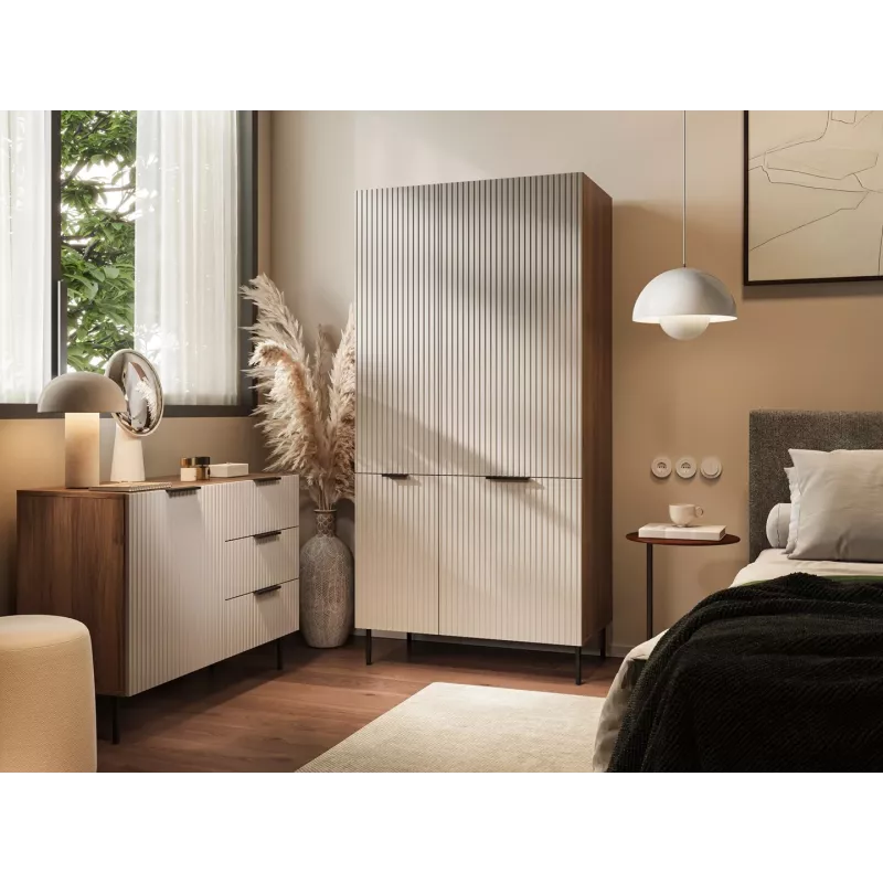 Garderobe Cama Meble ALMERA Cama 5 90x52x185 cm, valrieksta rāmis, krēmkrāsas durvis, 6 plaukti