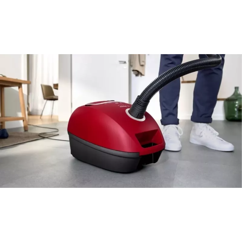 Putekļsūcējs Bosch BGB 41RD3H — 600 W, 4 L putekļu maiss, HEPA filtrs, 11 m darbības rādiuss, teleskopiskā caurule, sarkans