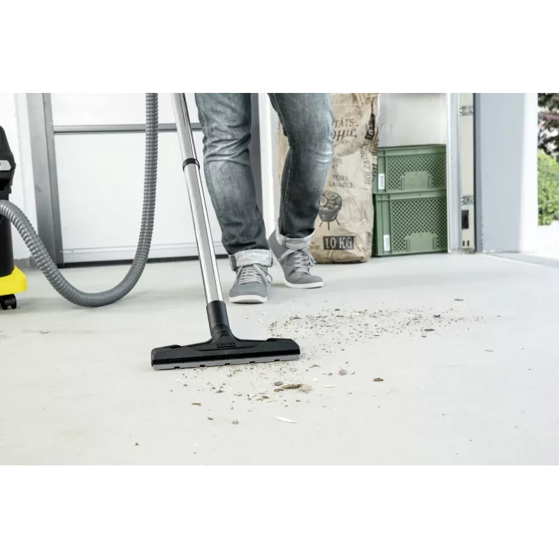 Sausais putekļsūcējs Karcher AD 4 Premium — 17 L, 600 W, bezmaiss, metāla šļūtene, hromēta caurule