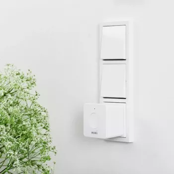 NUKI Bridge — viedās mājas signāla paplašinātājs, Bluetooth/Wi‑Fi, 230 V, darbības rādiuss līdz 10 m, 60×60×50 mm, balts