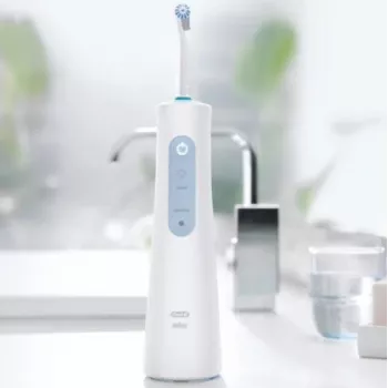 Oral-B AquaCare 4 mutes dušas iekārta, balta