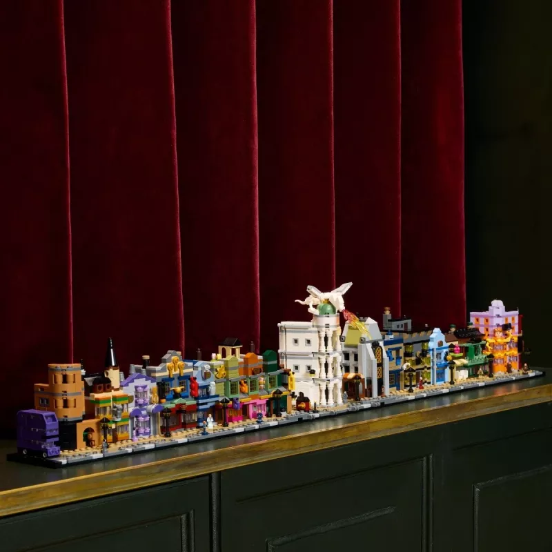 LEGO HARRY POTTER 76444 Cūkkārpas Ciemata Burvju Veikali