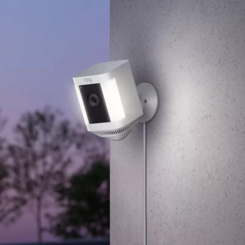 Ring Spotlight Cam Plus Plug-In āra tīkla novērošanas kamera