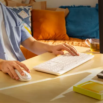 Logitech MK295 Klusā tastatūra un pele, balta, bezvadu ar USB uztvērēju, Šveices izkārtojums, 920-009872