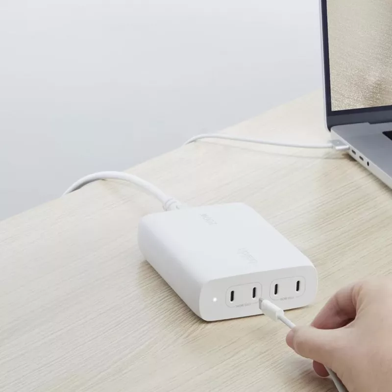 Belkin BoostCharge Pro 200 W 4 USB-C pieslēgvietu GaN uzlādes bloks, balts (WCH015VFWH)