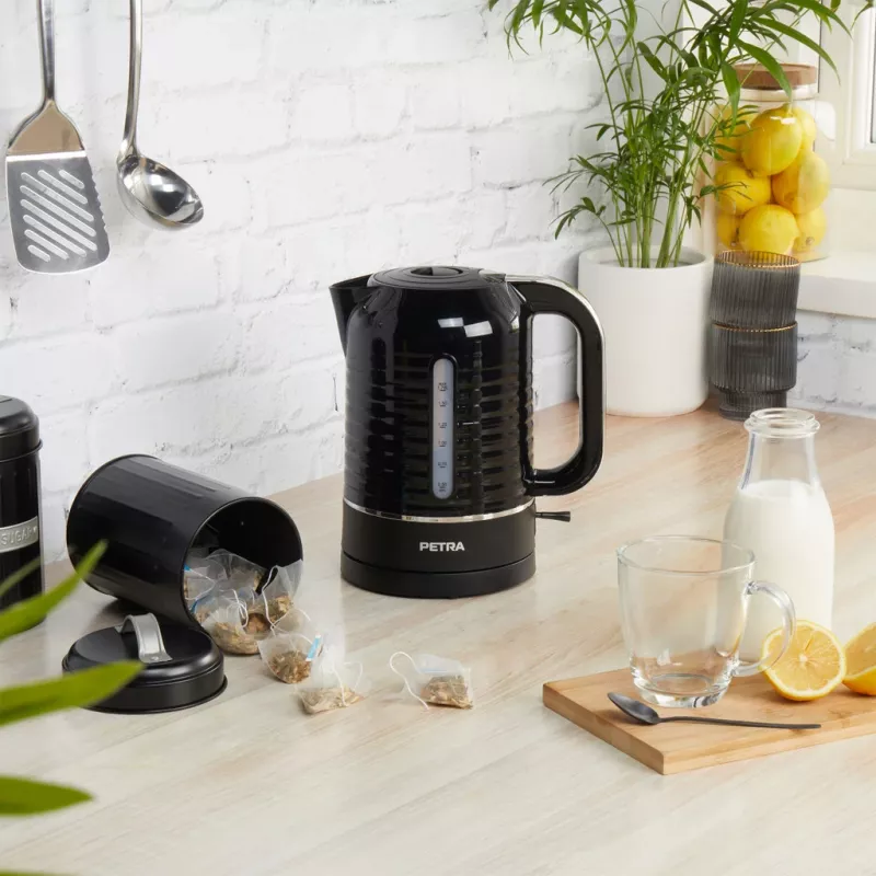 Elektriskā tējkanna Petra 1.7L 3KW Melna