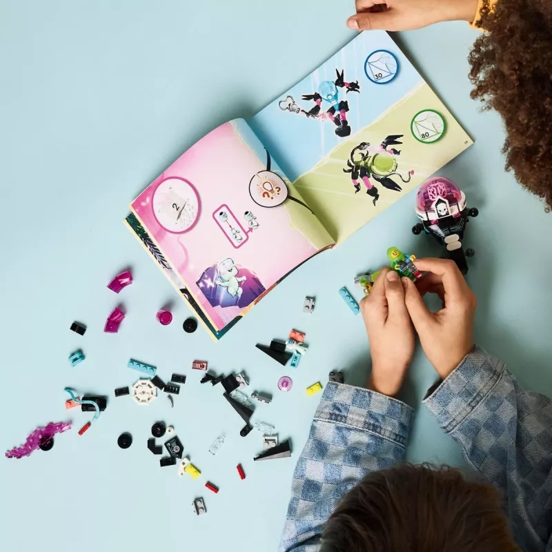 Konstruktors LEGO 71495 Mateo pret Kiberprāta mehu — rotaļu komplekts ar minifigūrām un uzbūvējamu mehu