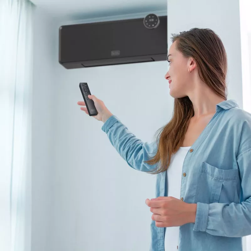 Sienas sildītājs Black & Decker BXWSH2001E 2000W, regulējams termostats, IP22, LED displejs, tālvadības pults, montējams pie sienas