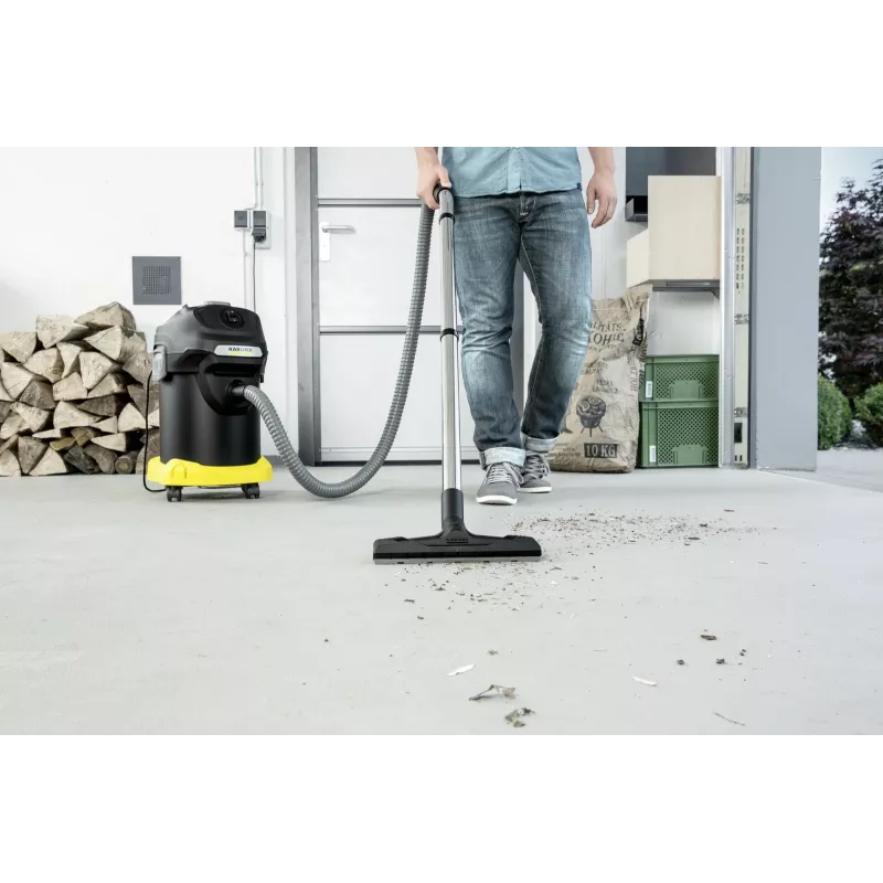 Sausais putekļsūcējs Karcher AD 4 Premium — 17 L, 600 W, bezmaiss, metāla šļūtene, hromēta caurule
