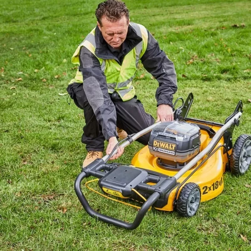 Stumjamais zāles pļāvējs DeWALT DCMW564P2-QW