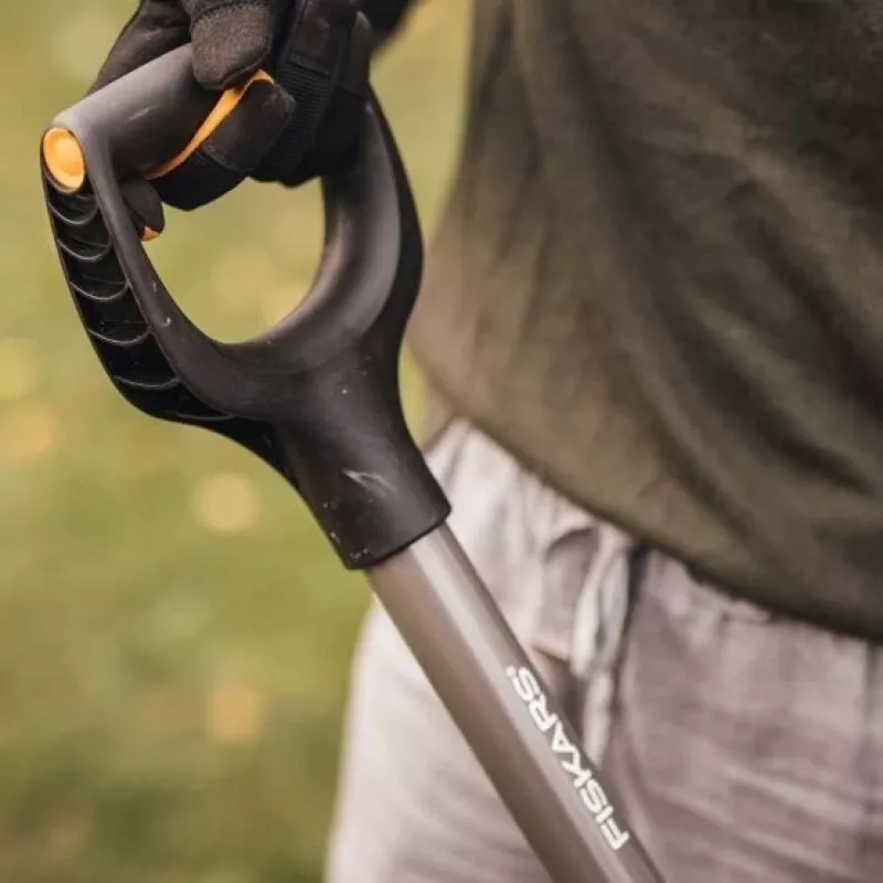 Lāpsta Fiskars Ergonomic FS.S. 1025376 Pelēka — ergonomiska dārza lāpsta Fiskars 1070058