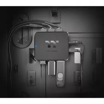 Thermaltake H200 PLUS Iekšējais USB Hubs - TT Premium Edition - 3 x USB 2.0 + 3 x USB 2.0 (iekšējie)
