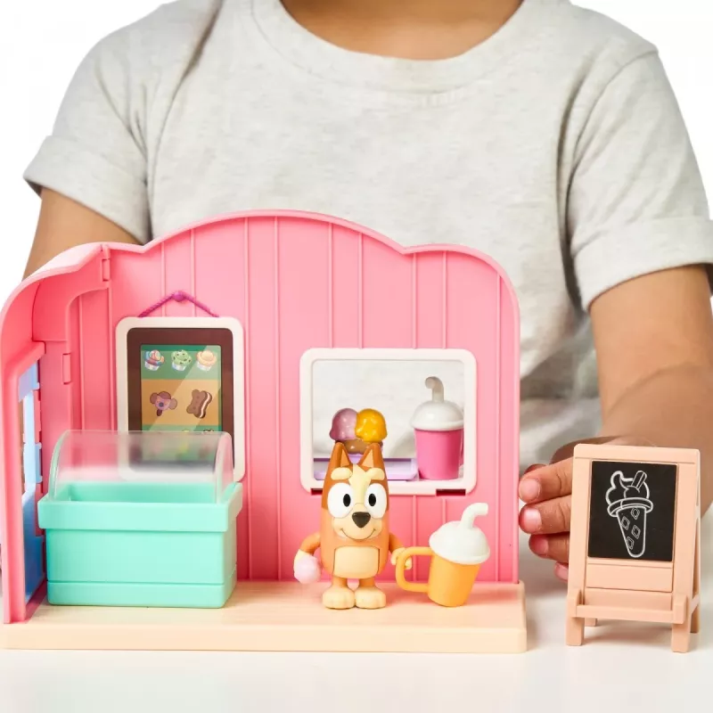TMTOYS figūru komplekts Mini Bluey Saldējuma Veikals BLU17553 – kolekcionējamas rotaļu figūras, maza mēroga komplekts