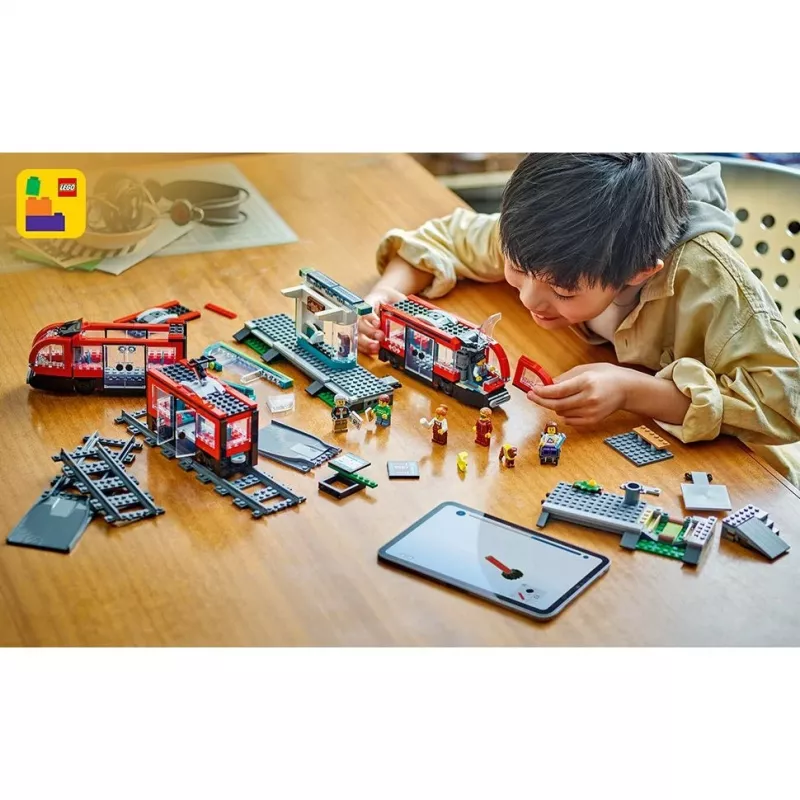 LEGO City tramvajs un stacija – būvējams komplekts bērniem no 7 gadiem